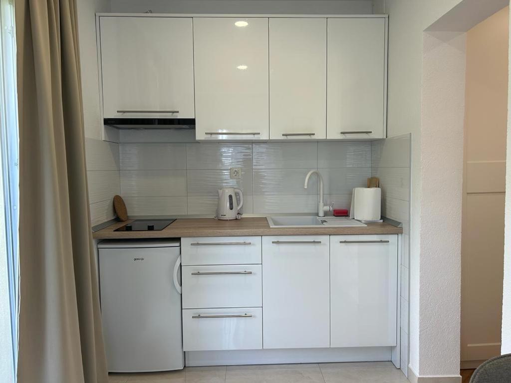 Apartments Niko, Near Beach, Free Parking, Wi-Fi Tučepi Εξωτερικό φωτογραφία
